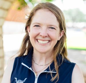 Elizabeth Beacom headshot